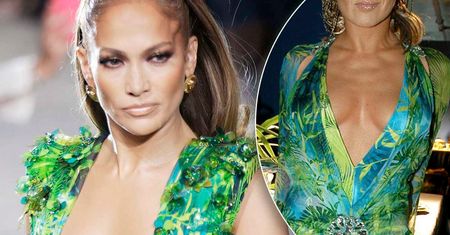 Polska gwiazda jak Jennifer Lopez! Ona też miała na sobie słynną suknię Versace. Wyglądała równie obłędnie