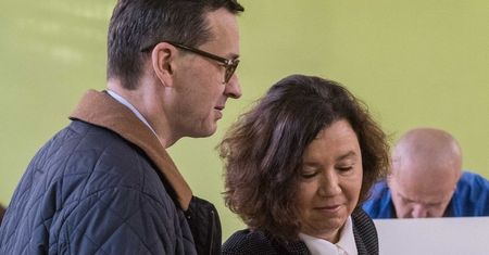 Iwona Morawiecka robi zakupy w sklepie osiedlowym. Przepłaca ok. 30 proc.