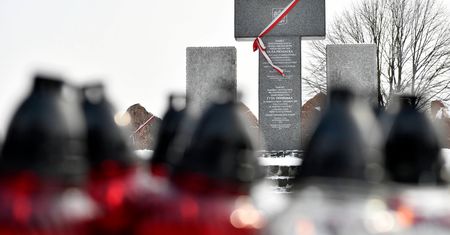 Antypolski napis na tablicy. Ambasada w Kijowie protestuje