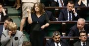Środkowy palec, czyli koniec Joanny Lichockiej? Polacy nie mają wątpliwości, ale PiS woli milczeć