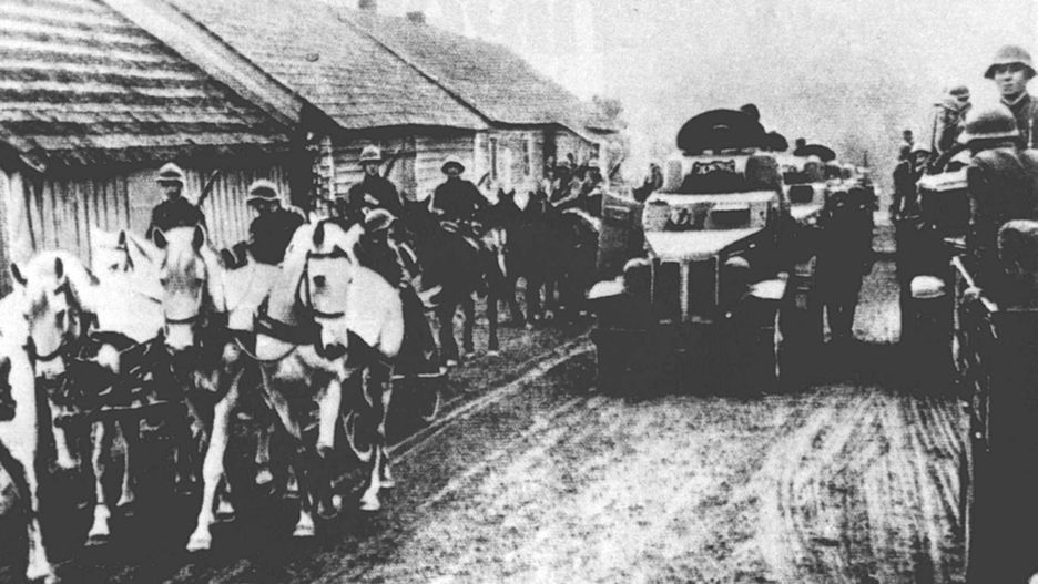 17 września mija 80.rocznica agresji sowieckiej na Polskę. N/z.: 1939 - wojska ZSRR zajmują wschodnie tereny Polski. PAP 15.09.98