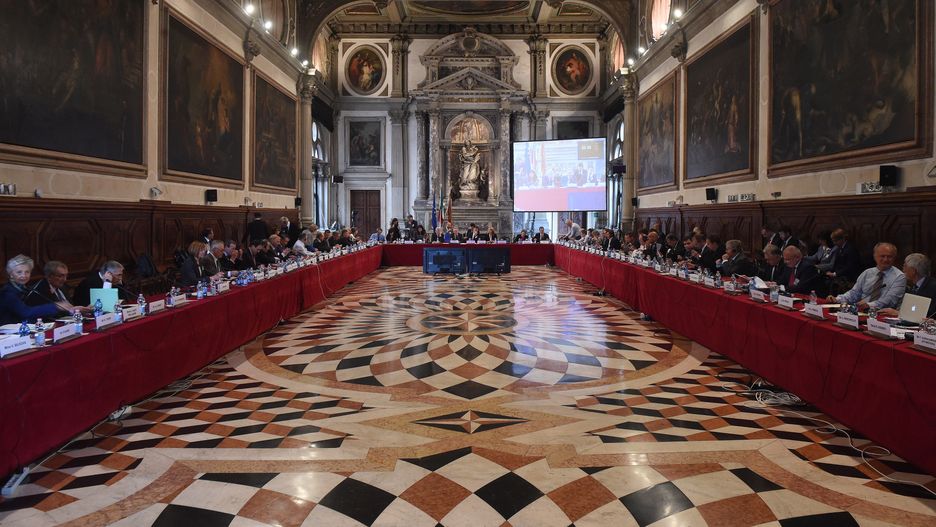 Obrady Komisji Weneckiej w Scuola Grande di San Giovanni Evangelista