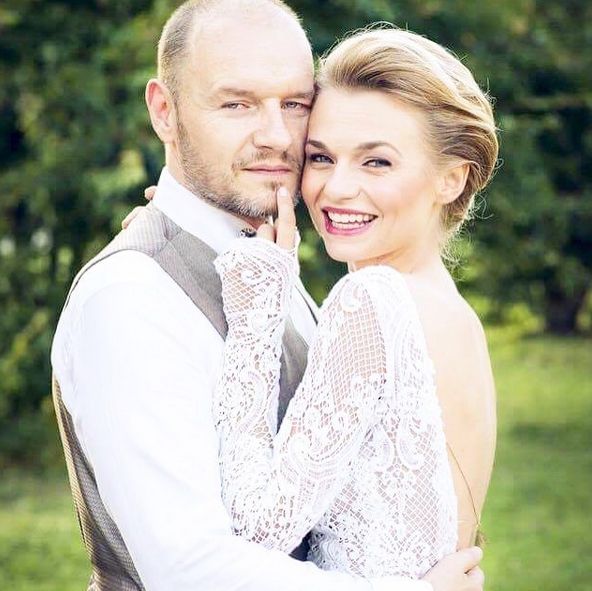 Emilia Komarnicka i Redbad Klijnstra wzięli potajemny ślub i pojechali w podróż poślubną. Wiemy gdzie!