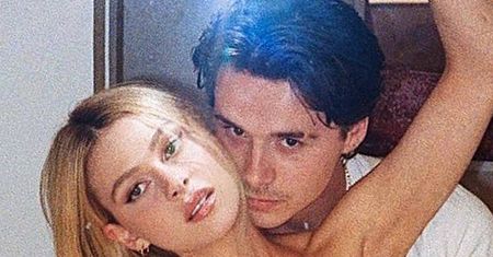 Brooklyn Beckham wrzucił do sieci gorące zdjęcie z dziewczyną. Zmysłowa Nicola jest bez stanika