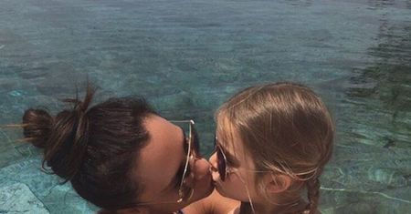 Victoria Beckham całuje córkę. To zdjęcie wzbudziło kontrowersje