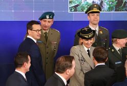 Wcześniejszy powrót premiera z Brukseli. Marcinkiewicz i Cimoszewicz zdziwieni