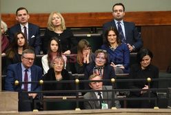 Premier mówił w expose o prawach kobiet. Słuchały go najważniejsze kobiety w jego życiu