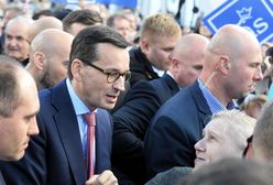 Premier Mateusz Morawiecki w Zduńskiej Woli. Transparenty i okrzyki