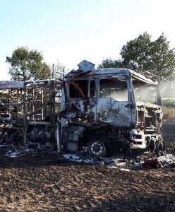 Strażacy walczyli z pożarem, stracili wóz. Pomoże szefowa MSWiA