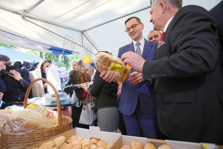 Premier Morawiecki pozwolił sobie na wspomnienia nt. smaku polskiego chleba