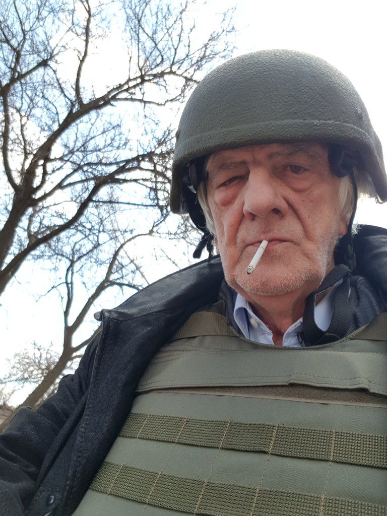 Terlecki z papierosem w ustach i w kamizelce kuloodpornej. "Ukraińcy kazali ubrać"
