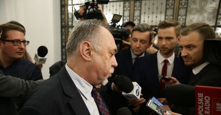 Poseł zniszczył bramkę w urzędzie. Jest wniosek o ukaranie