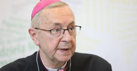 Księża sprzeciwili się pochówkowi abp. Paetza w katedrze. Zostali surowo ukarani