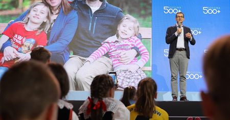 3 lata 500+. Morawiecki: Tak długo, jak będziemy, będziemy te programy rozwijać