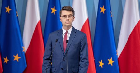 "Tłit". Rzecznik rządu Piotr Müller uchylił rąbka tajemnicy ws. nowego ministra sportu. Zdradził też szczegóły ws. expose Mateusza Morawieckiego