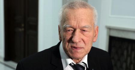 "Niemcy nie zaganiali Żydów do getta, sami szli". Kornel Morawiecki tłumaczy mocne słowa