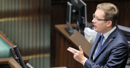 Robert Winnicki blokował sejmową mównicę. Nie został ukarany