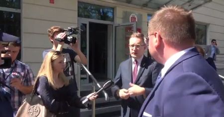 Posłowie z kontrolą u urzędników Gronkiewicz-Waltz. Wezwano policję