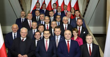 Ostatnie posiedzenie rządu. Mateusz Morawiecki podziękował Beacie Szydło i ministrom