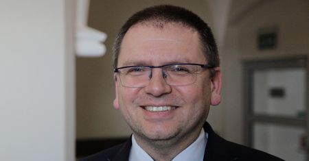 Maciej Nawacki tłumaczy dlaczego podarł wniosek sędziów. "Tak wyraża się dezaprobatę"