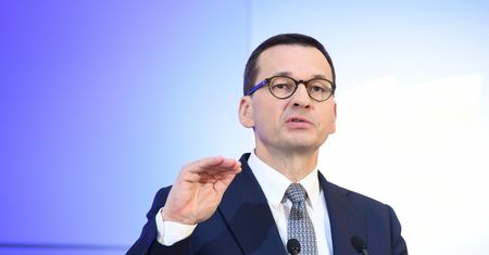 Koronawirus to "trzęsienie ziemi dla ekonomii". Morawiecki w CNN mówi ostrzej niż w Polsce