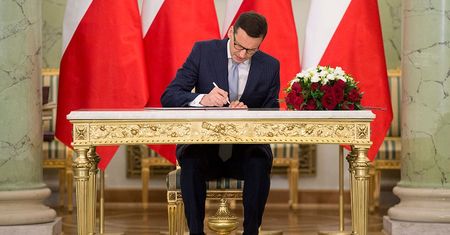 Zaczynamy nowy sezon "Rekonstrukcji" w reżyserii Jarosława Kaczyńskiego. PiS sporo na tym zyska