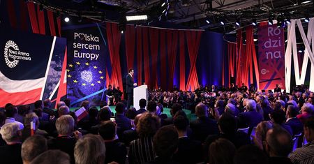 Obietnice PiS. Morawiecki: To nie są tanie programy. Łącznie będą kosztowały 40 mld zł