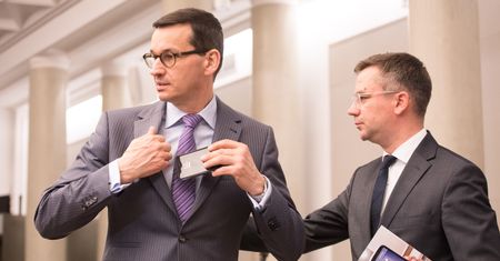 Morawiecki nie zaszkodził PiS. Kaczyński znów triumfuje