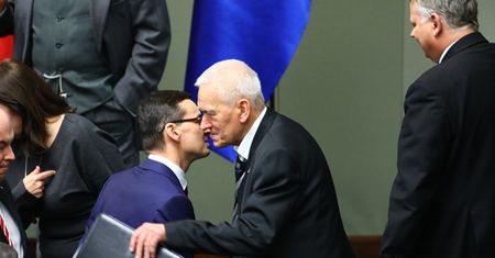 Poruszające słowa premiera. Zdążył pożegnać się z tatą - Kornelem Morawieckim