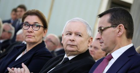 KE dogania PiS, a Biedroń rośnie w siłę. Nowy sondaż