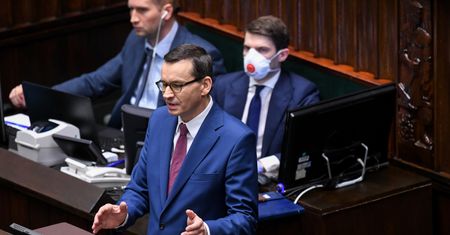 Koronawirus w Polsce. Mateusz Morawiecki w Sejmie: "Polska mierzy się z sytuacją dramatyczną"