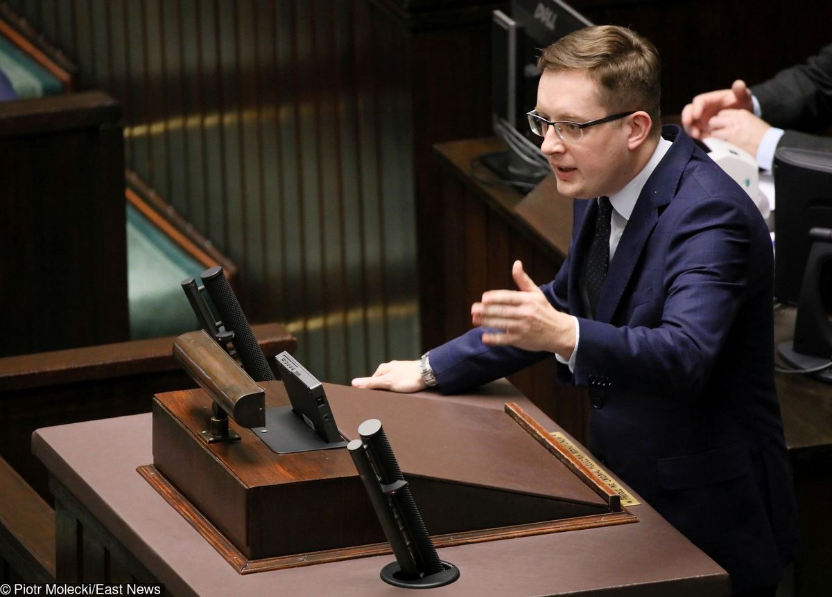 Gorąco w Sejmie. Winnicki oskarża PiS: chcecie sprzedać Żydom Polskę!