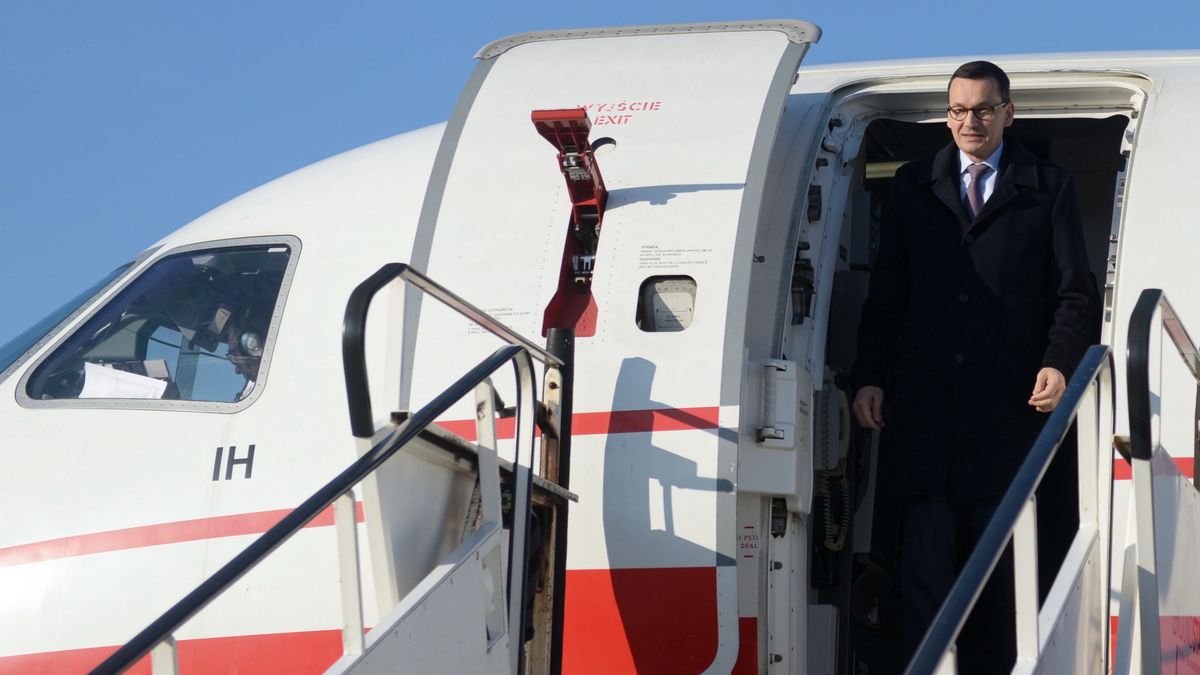  Lot premiera miał miejsce zaledwie cztery dni po dymisji marszałka Sejmu Marka Kuchcińskiego.