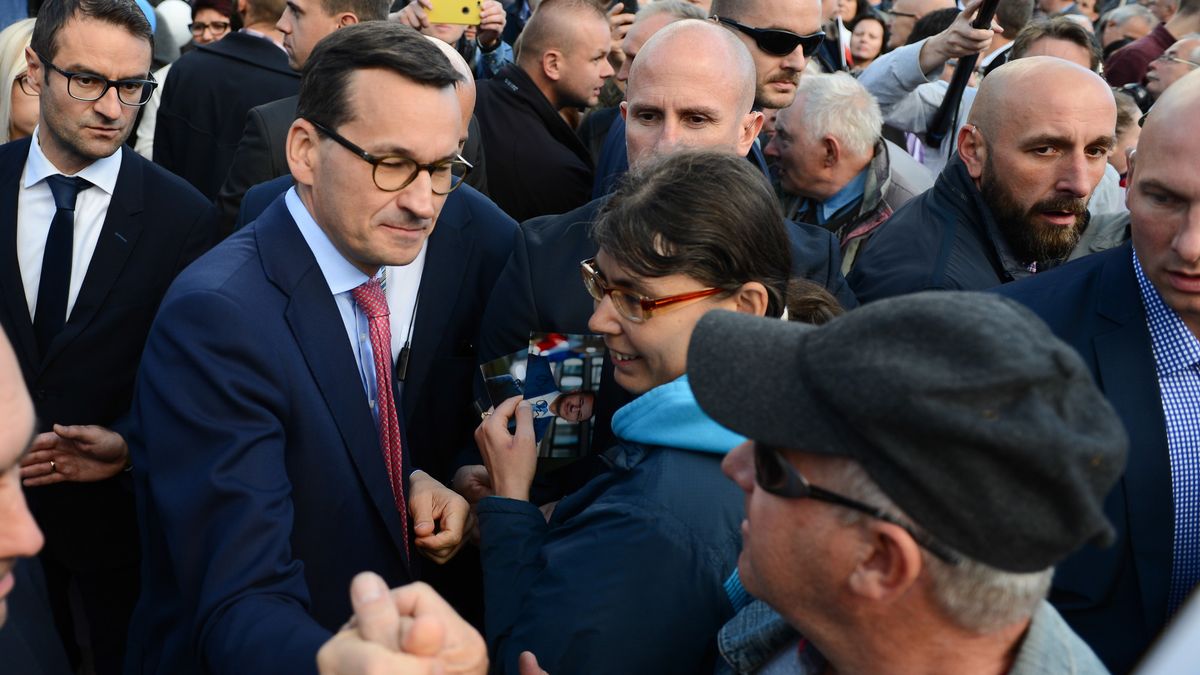 Mateusz Morawiecki nie wypowiada się w temacie 30-krotności ZUS. A Polacy czekają na jasną informację o emeryturach.