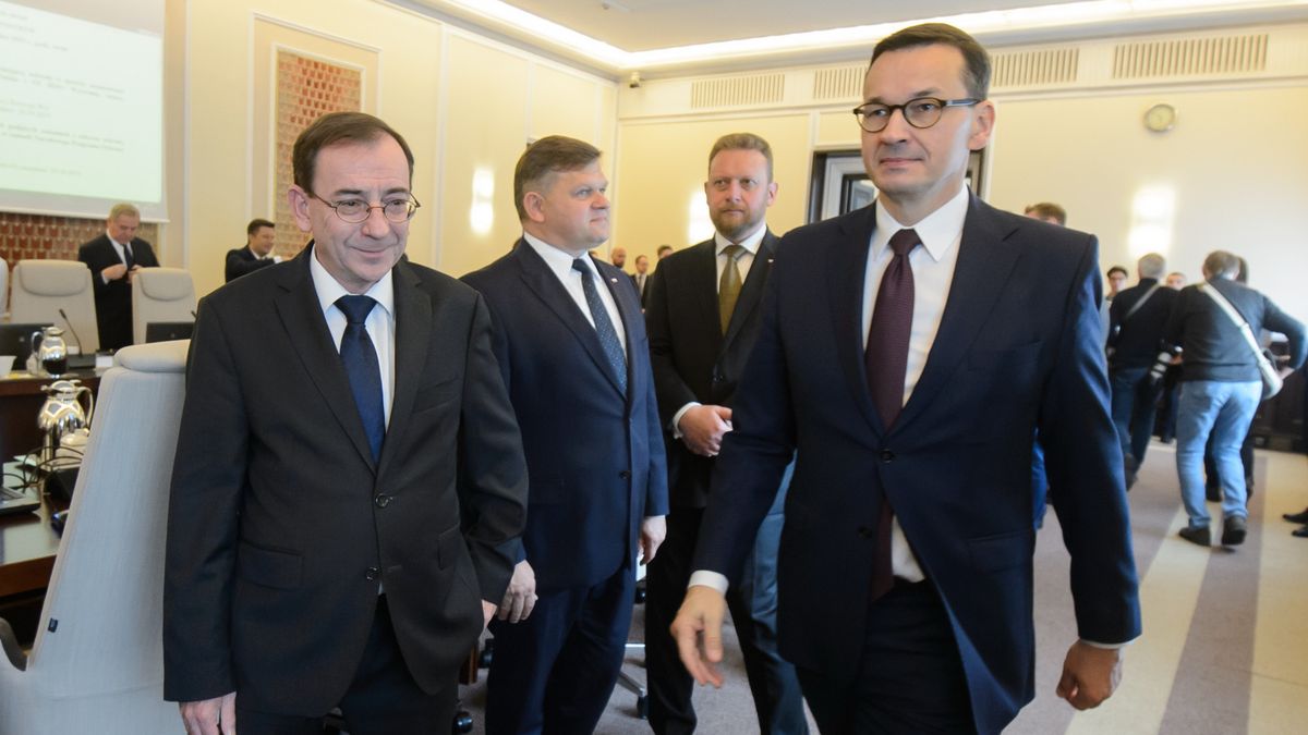 Rząd musi zmierzyć się ze spowolnieniem w gospodarce.