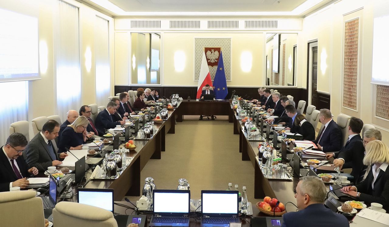 Ze sklepu do ministerstwa. "To są zaufani ludzie" 
