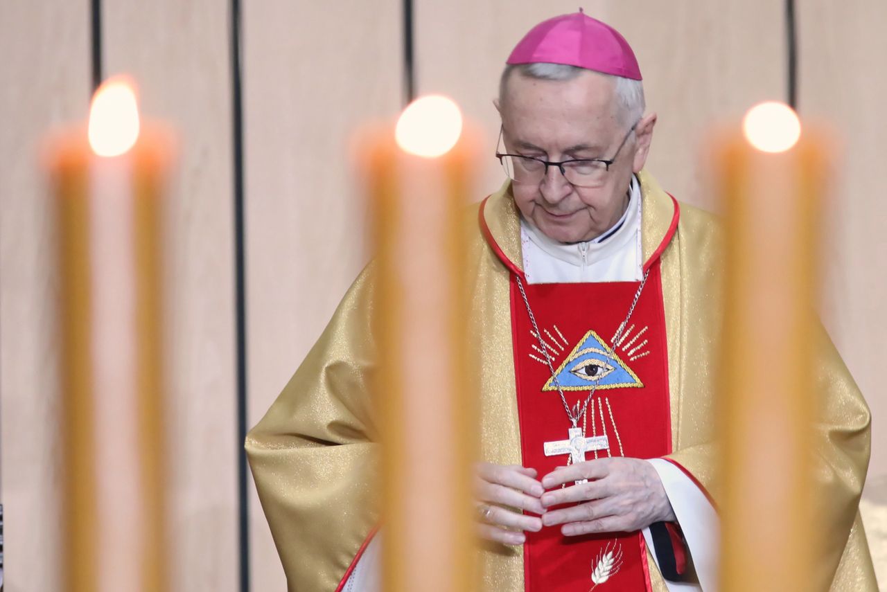 Koronawirus w Polsce. Abp Gądecki: Zachęcam do korzystania z dyspensy 