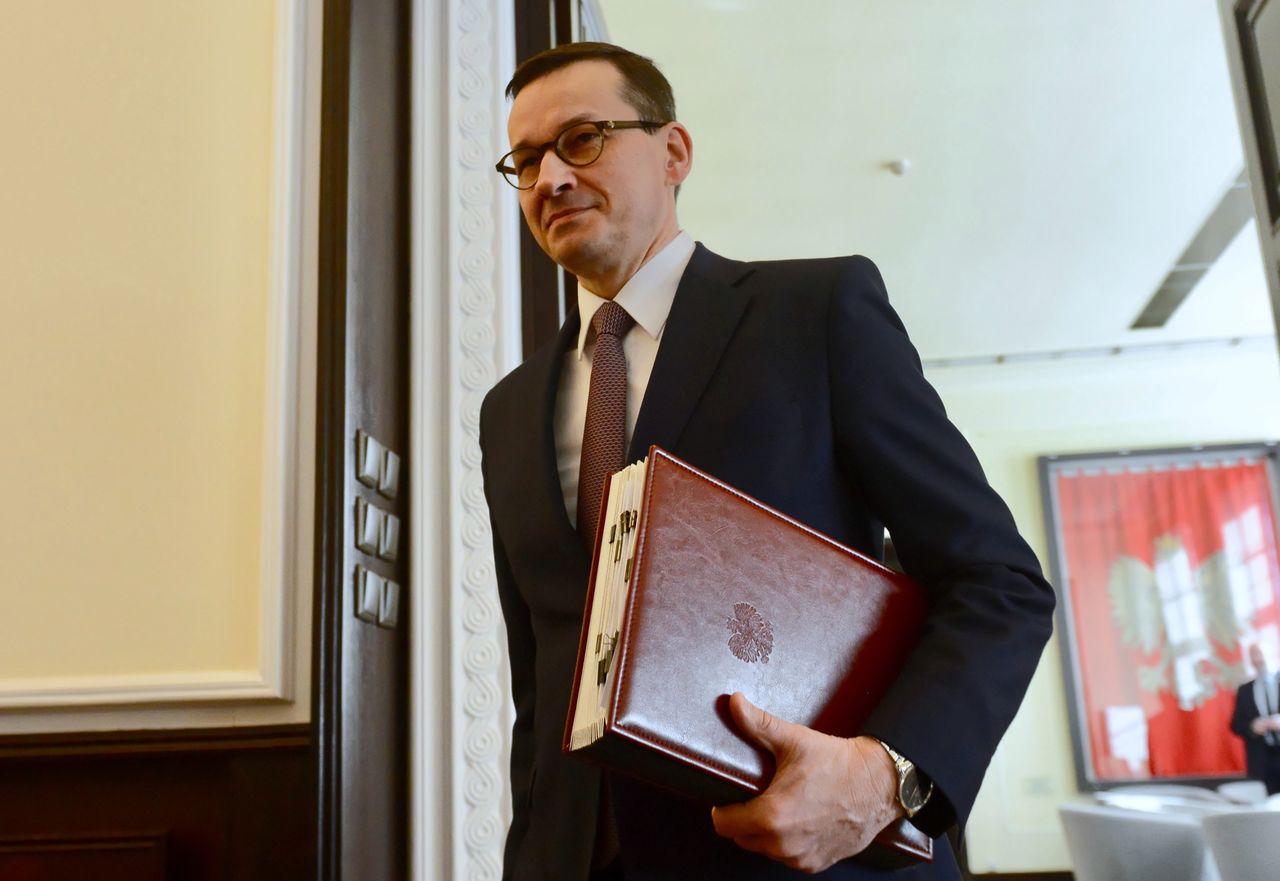 Niewinny, ale oskarżany. Premier Morawiecki ma drugą katastrofę w dyplomacji w ciągu roku