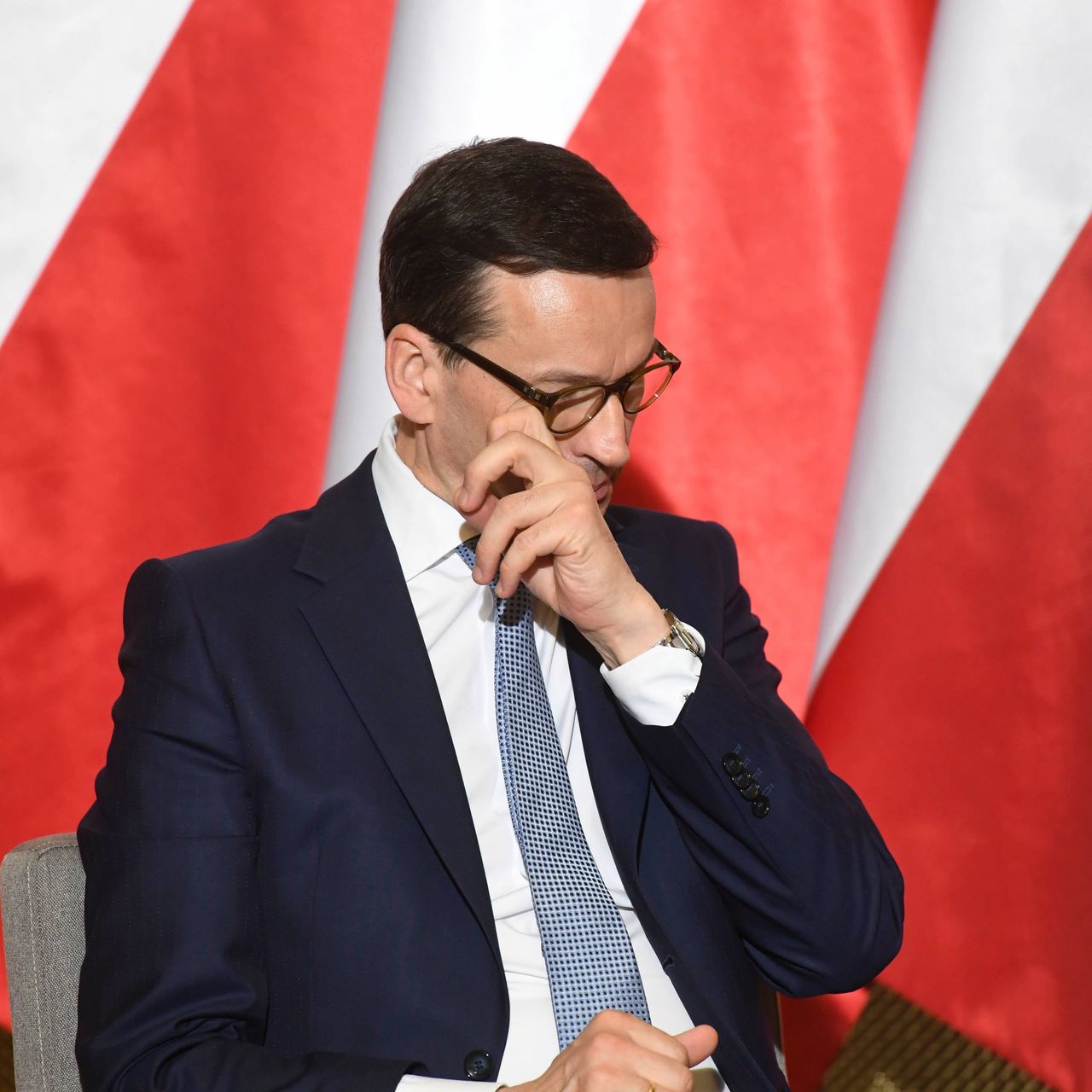 "Został sam, bo tak chciał PiS". Mateusz Morawiecki nie ma lekko