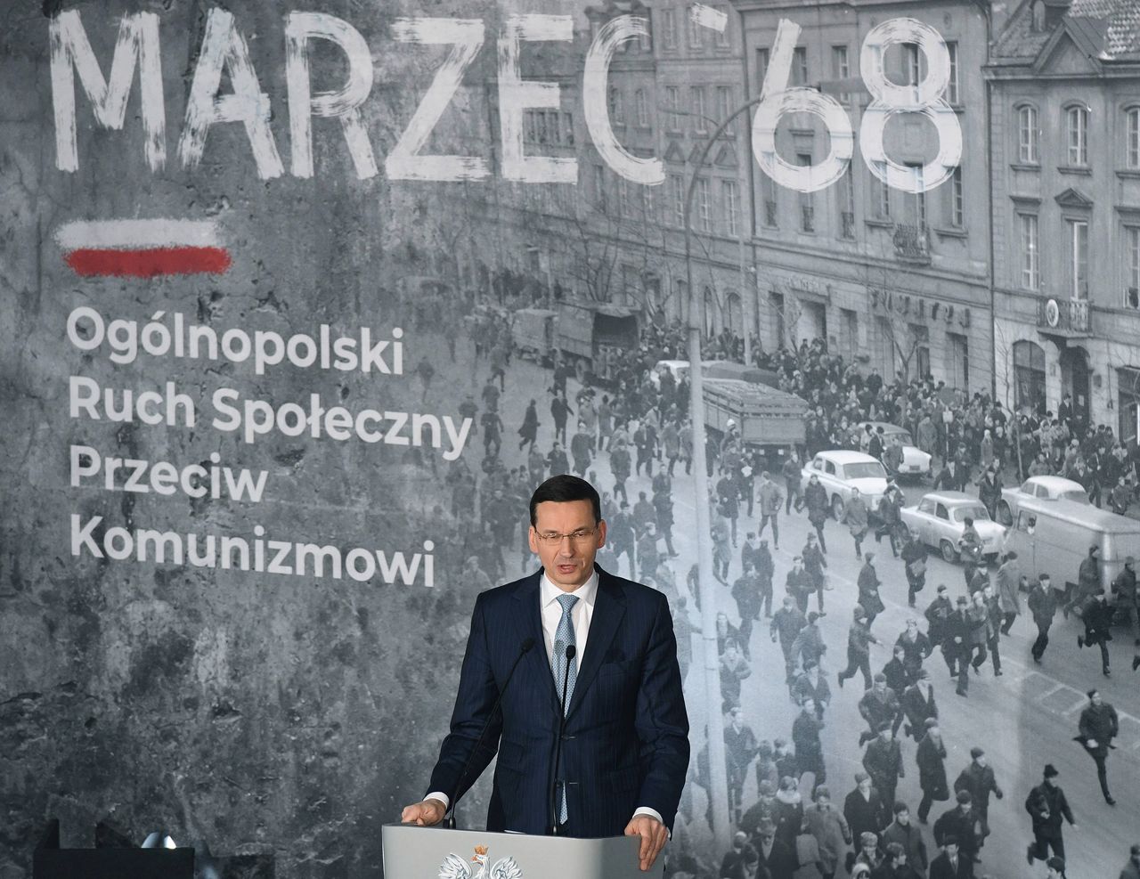 Morawiecki znów zdumiewa. Premier chce odkłamywać historię, w Sieci wrze