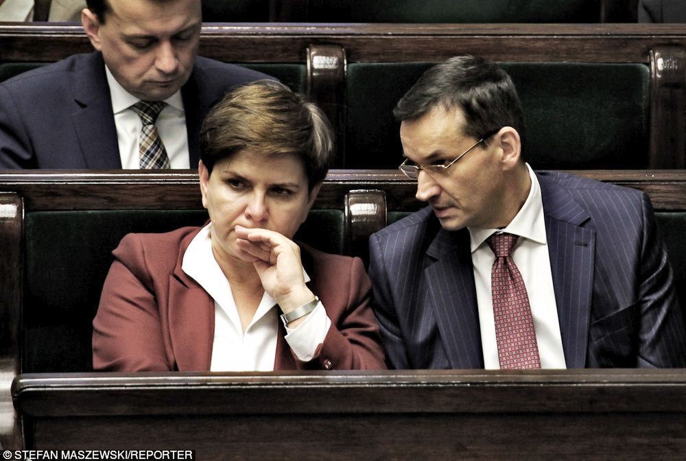 Morawiecki w miejsce Szydło? Wyborcy PiS są wściekli i ruszają z akcją #MuremZaSzydło