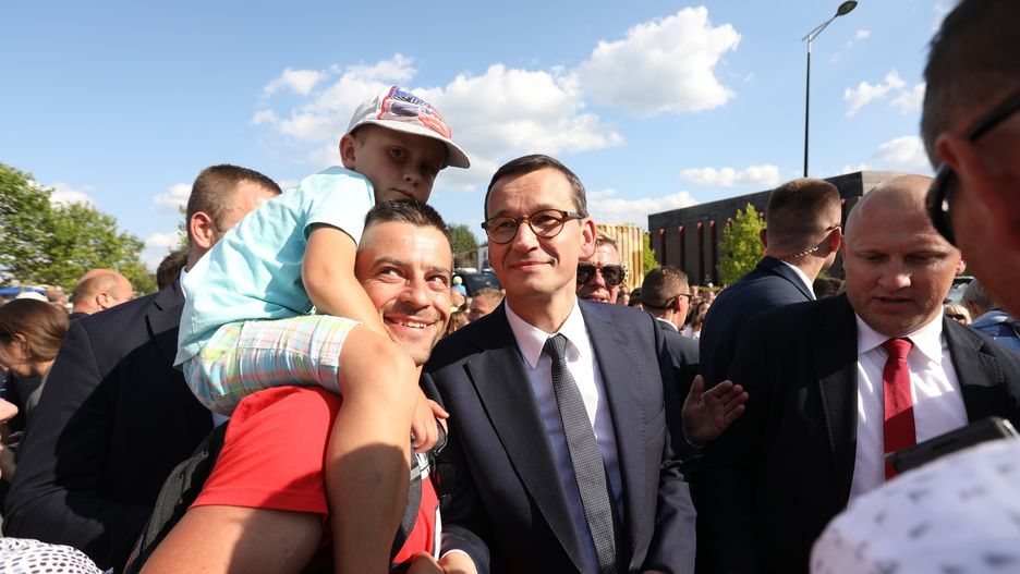 Mateusz Morawiecki zaczął się udzielać również na Facebooku