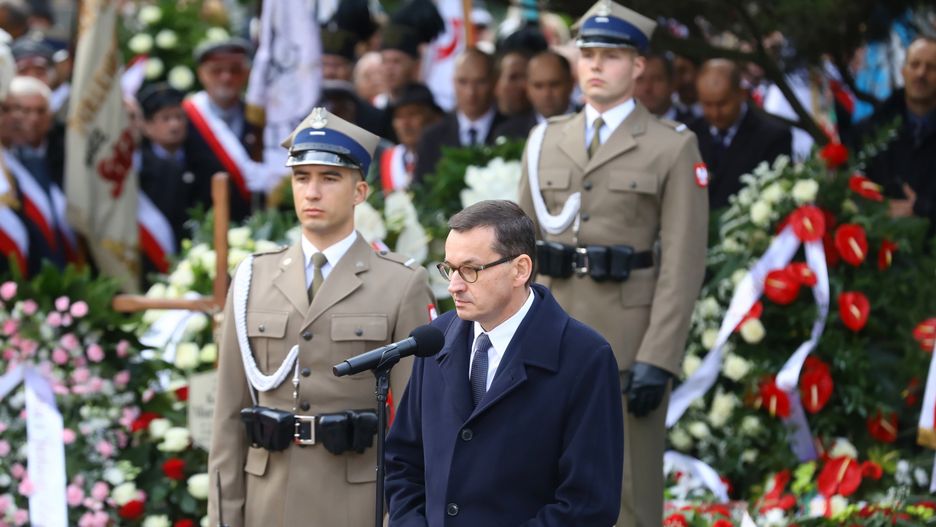 Premier Mateusz Morawiecki przemawia podczas pogrzebu Kornela Morawieckiego.