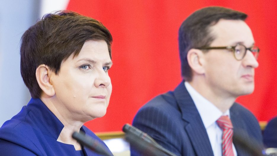W grudniu Beatę Szydło na stanowisku premiera zastąpił Mateusz Morawiecki