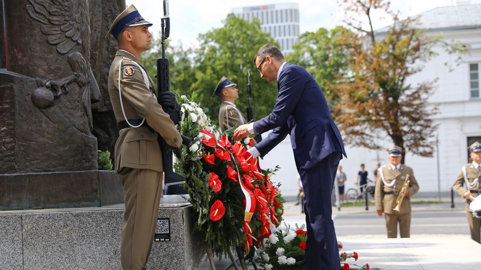 Premier Morawiecki złożył wieniec przed pomnikiem marszałka Piłsudskiego