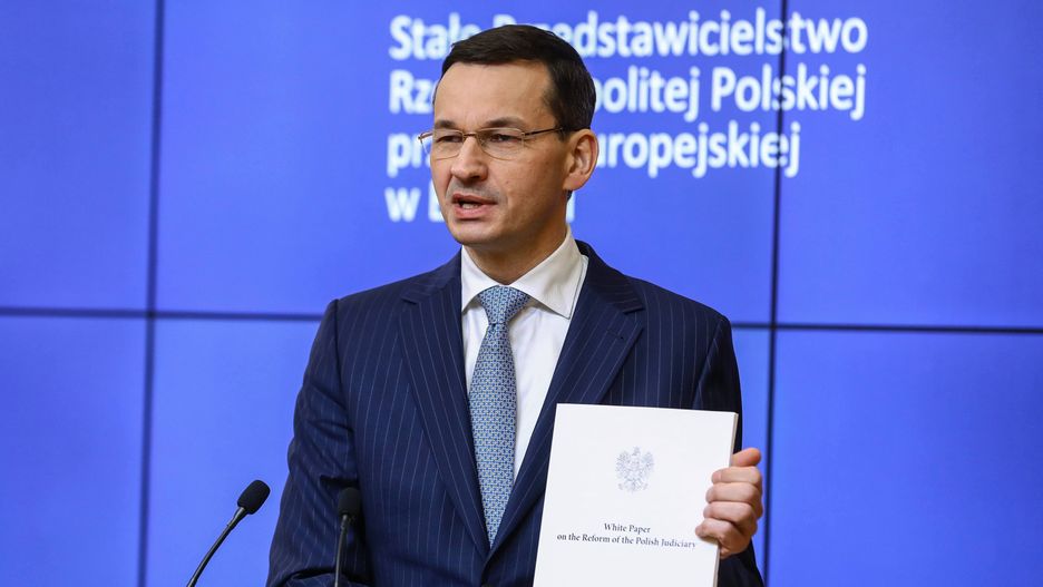 Bruksela będzie dyskutować o białej księdze, którą Mateusz Morawiecki przedstawił na ręce szefa KE Jeana Claude’a Junckera