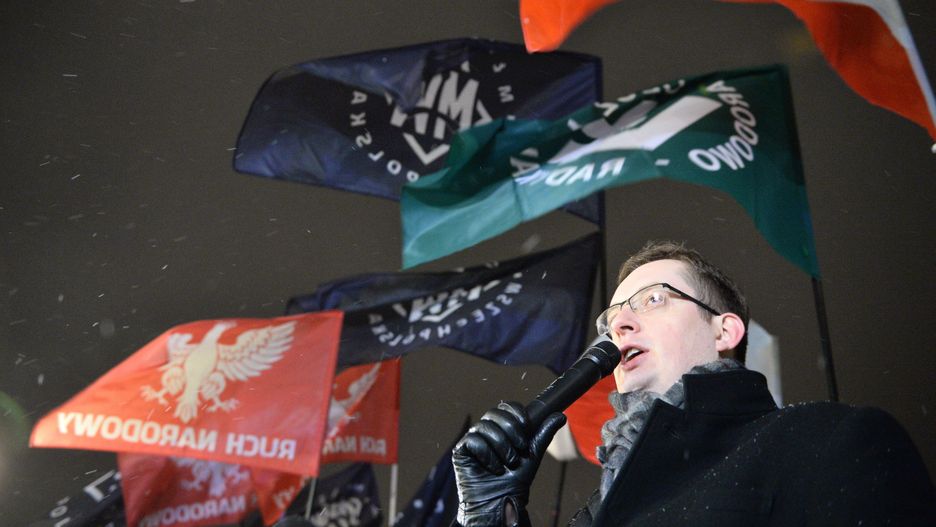 Robert Winnicki podczas pikiety przed Pałacem Prezydenckim 