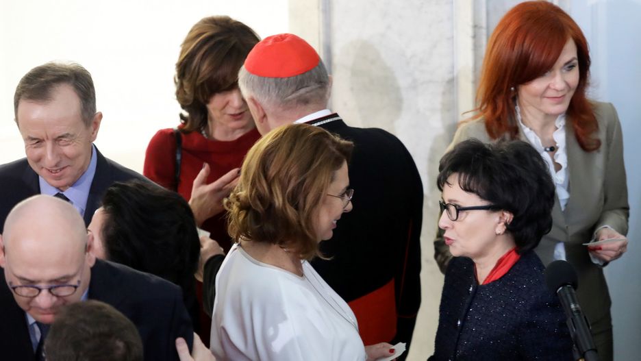 Politycy w Sejmie łapali się opłatkiem