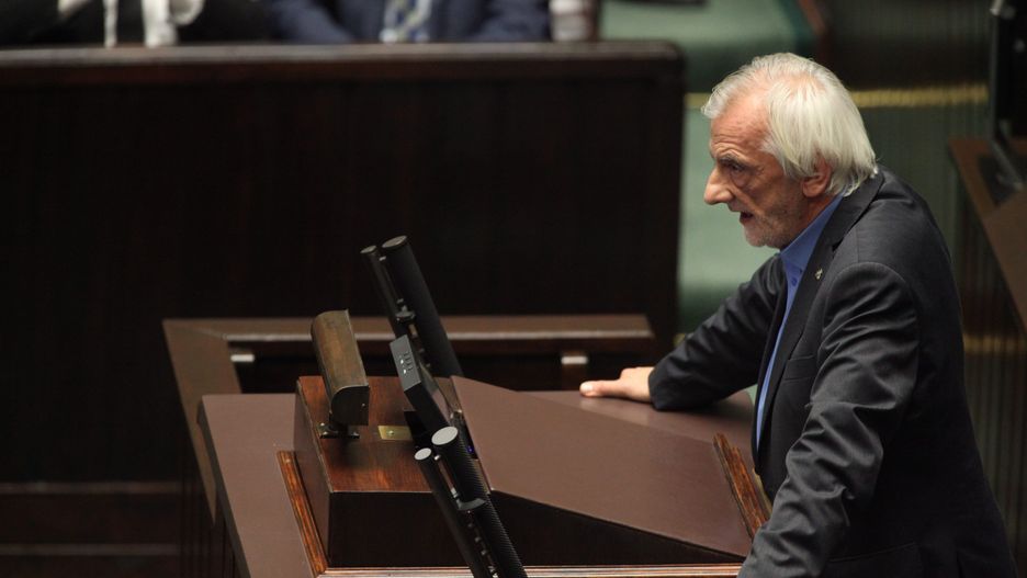 Terlecki szykuje się na wojnę. Wicemarszałek sejmu i poseł PiS pozuje do zdjęcia w hełmie i kamizelce kuloodpornej