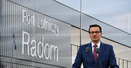Morawiecki na lotnisku w Radomiu: "Przełamujemy klątwę rzuconą na Radom"